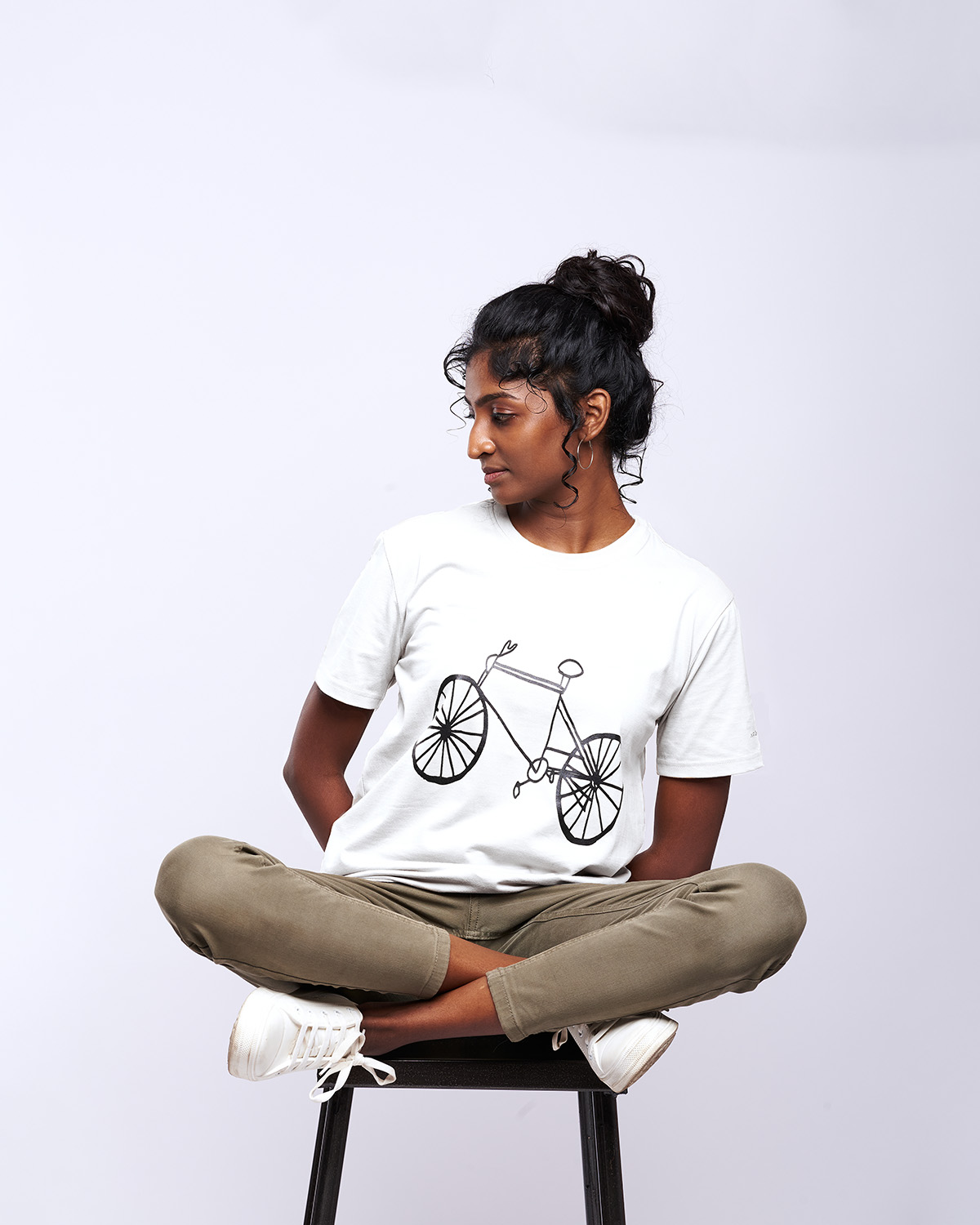 airgarb white round neck cotton printed cycle wearing model large size