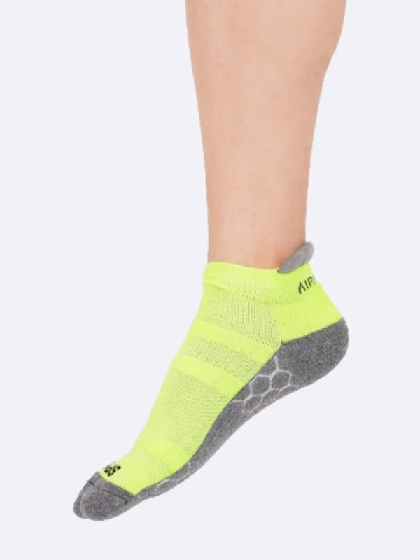 Sports socks neon green color cricket football tennis badminton sports socks for men and women cushion