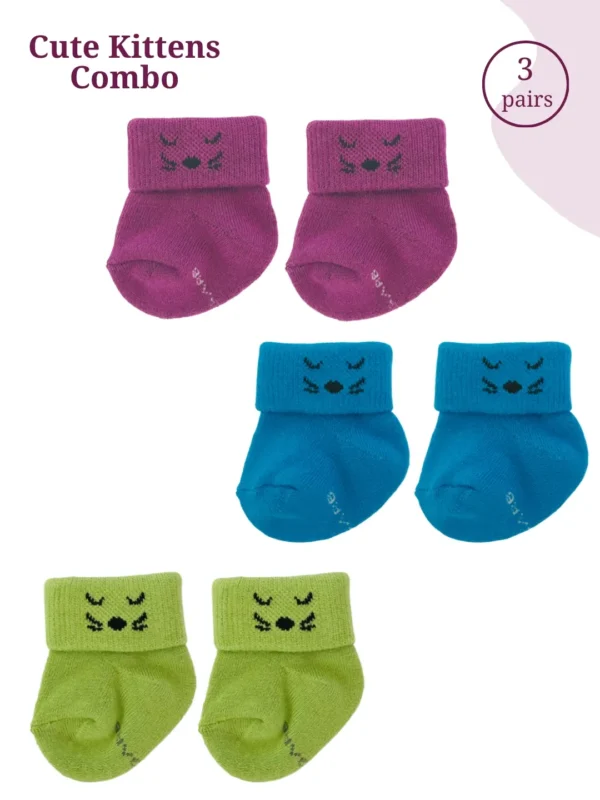 High-quality baby socks made from a refined cotton blend, featuring a snug and comfortable fit. The cushioned design keeps little feet warm in winter.