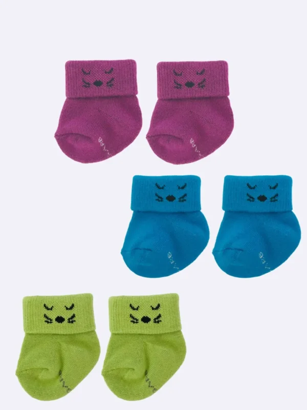 High-quality baby socks made from a refined cotton blend, featuring a snug and comfortable fit. The cushioned design keeps little feet warm in winter.