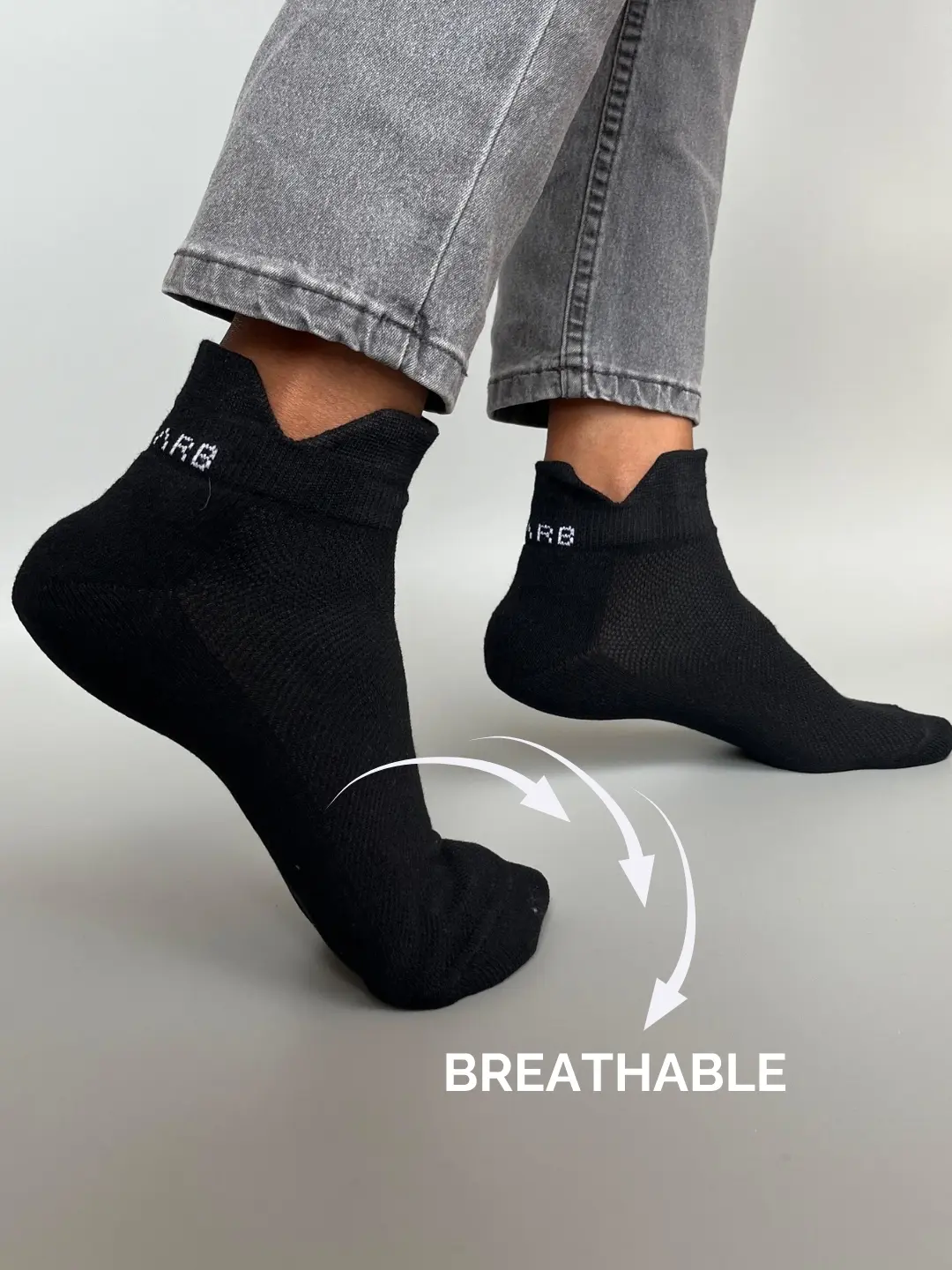 Soft and breathable low-cut sneaker socks designed to stay invisible while providing superior comfort and cushioned support, keeping your feet fresh and comfortable all day long.