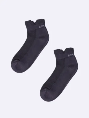 Pack of 2 sneaker socks for men and women, designed for a low-profile fit and everyday comfort.